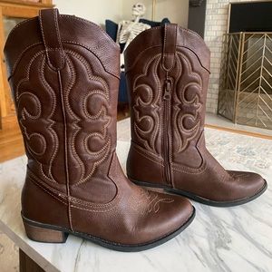 Big girl size 4 Cowgirl boots like new!✨